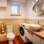 Sienny Market 2-bedroom Old Town Parking By Stayly Lägenhet