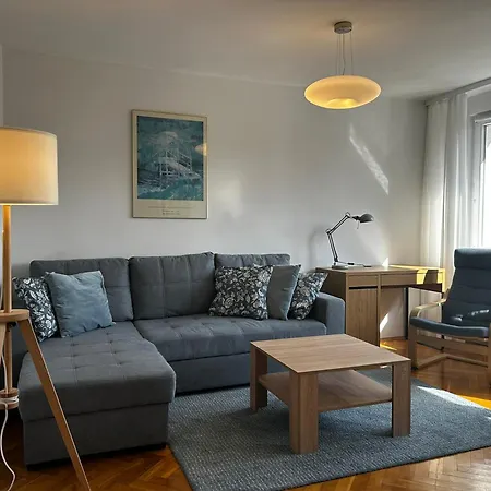 Apartment Sienny Market 2-bedroom Old Town Parking By Stayly