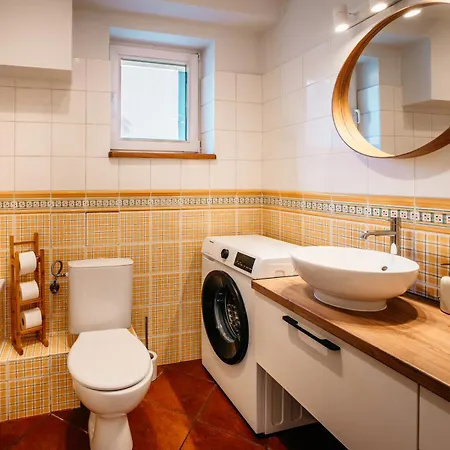 Sienny Market 2-bedroom Old Town Parking By Stayly Appartamento
